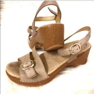 Dansko Sandi beige leather sandals shoes size 39 peep toe career professional